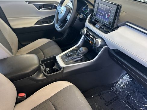 Certified 2021 Toyota RAV4 XLE w/ Convenience Package AWD/4WD image 15
