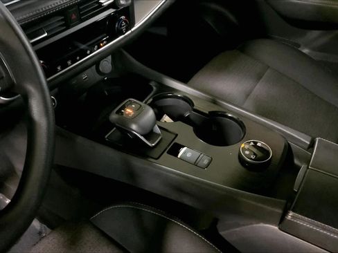 Used 2023 Nissan Rogue SV image 17