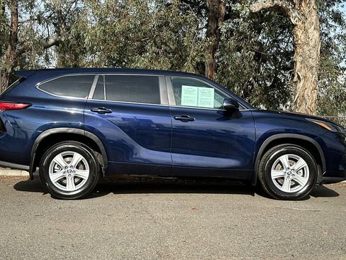 Used 2023 Toyota Highlander L image 3