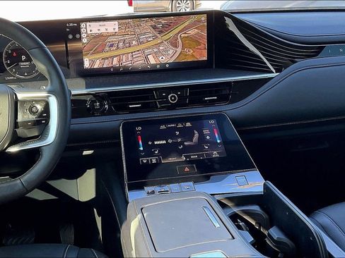 Certified 2025 INFINITI QX80 Pure image 8