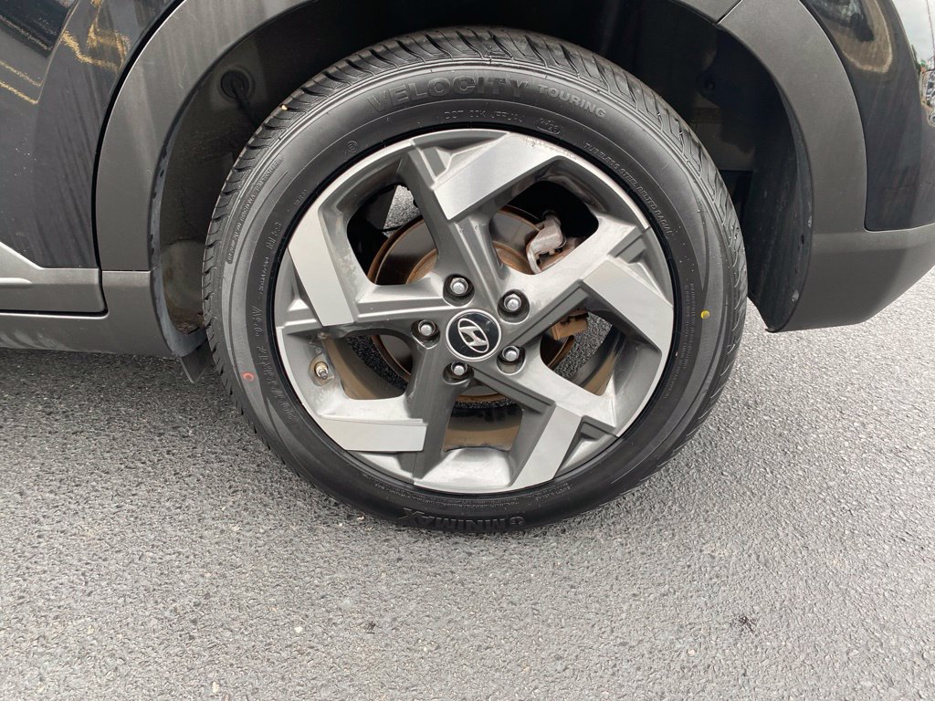 Certified 2024 Hyundai Venue SEL FWD image 9