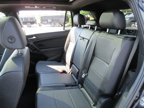 Used 2019 Volkswagen Tiguan SEL Premium R-Line FWD image 22