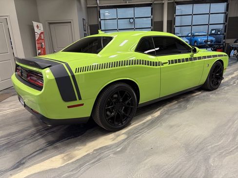 Used 2015 Dodge Challenger R/T Scat Pack w/ Scat Pack Appearance Package image 29