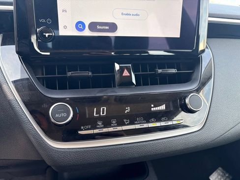 Used 2025 Toyota Corolla LE FWD image 17