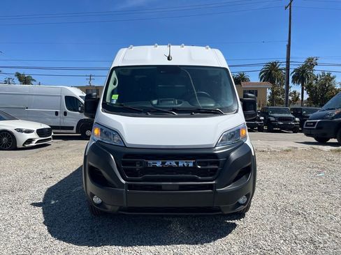 Used 2024 RAM ProMaster 2500 w/ Convenience Group FWD image 2