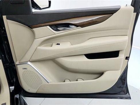 Used 2020 Cadillac Escalade Luxury image 23