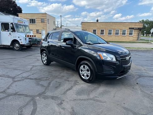 Used 2015 Chevrolet Trax LT w/ LT Sun and Sound Package AWD/4WD image 4