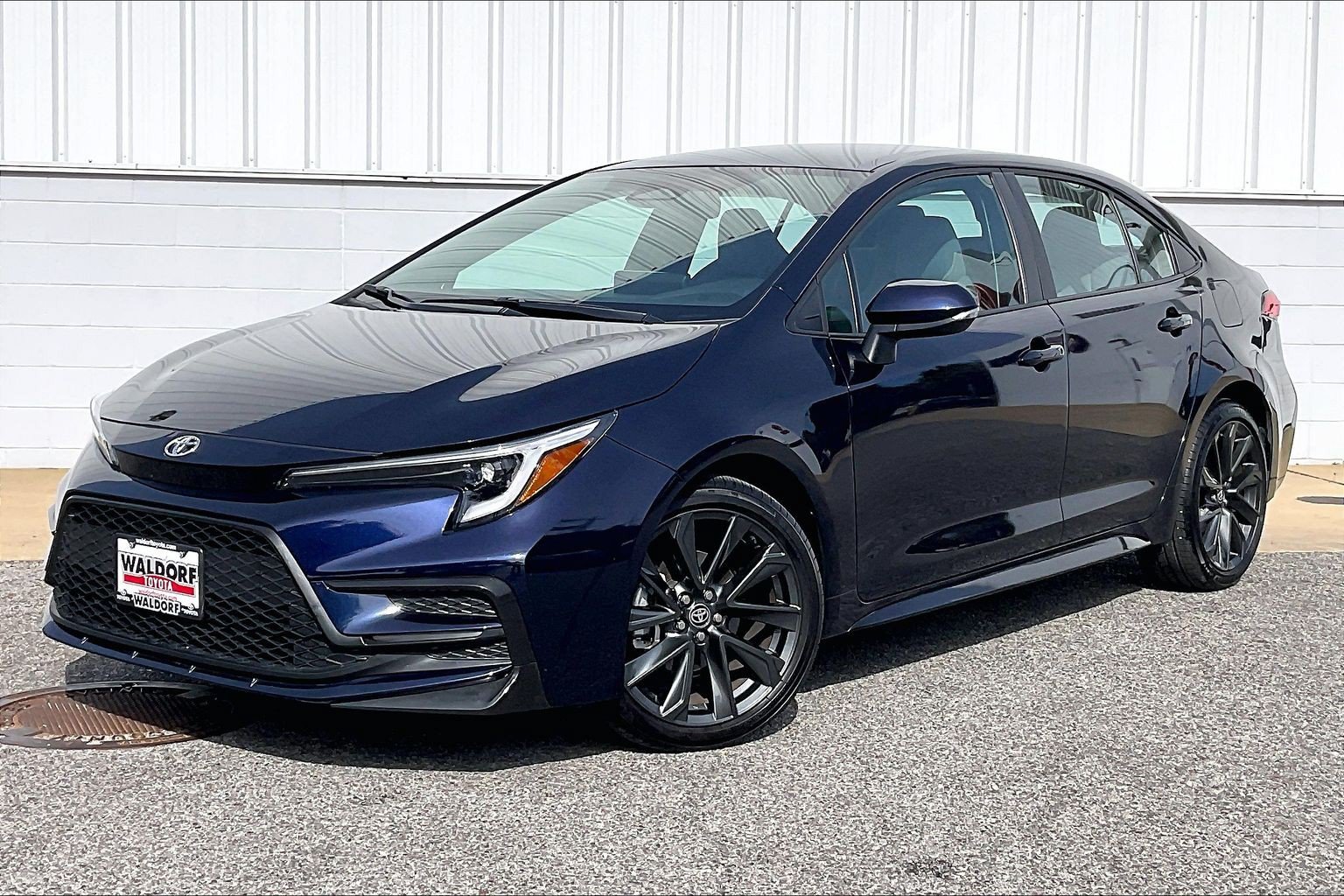 Used 2026 Toyota Corolla SE FWD image 2