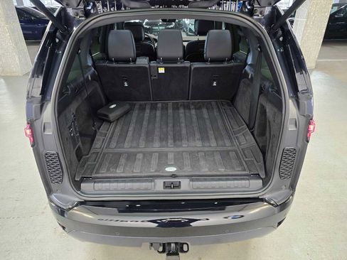 Used 2024 Land Rover Discovery Dynamic SE image 31