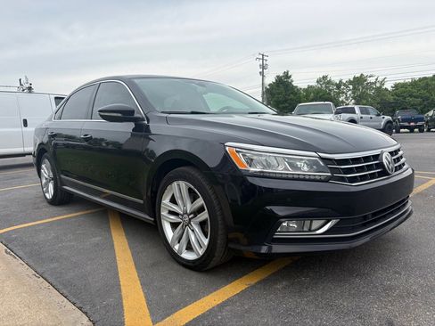 Used 2017 Volkswagen Passat 1.8T SEL Premium FWD image 4