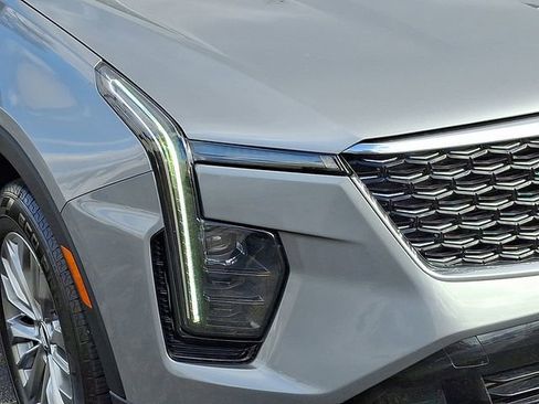 Used 2024 Cadillac XT4 Premium Luxury image 11
