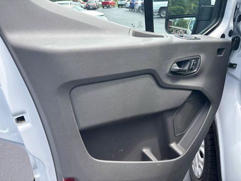 Used 2025 Ford Transit 250 Low Roof w/ Exterior Upgrade Package RWD image 9