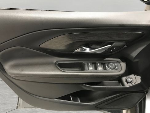 Used 2023 GMC Terrain SLE w/ Driver Convenience Package image 25