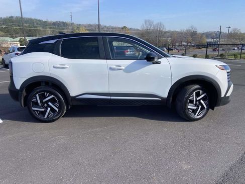Used 2025 Nissan Kicks SV FWD image 2