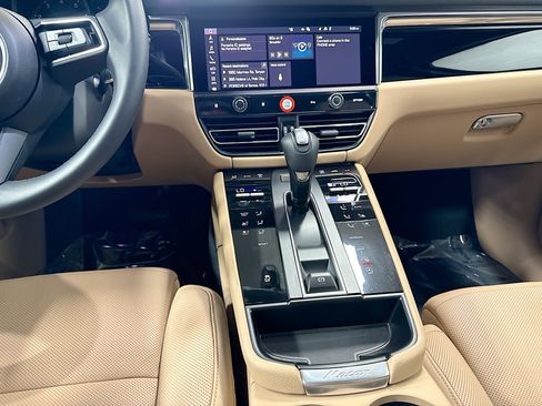 Certified 2026 Porsche Macan AWD/4WD image 19