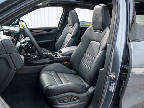 New 2026 Porsche Cayenne GTS image 5