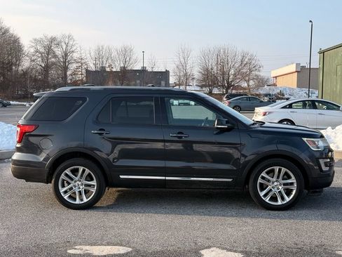 Used 2017 Ford Explorer XLT w/ Equipment Group 202A image 9