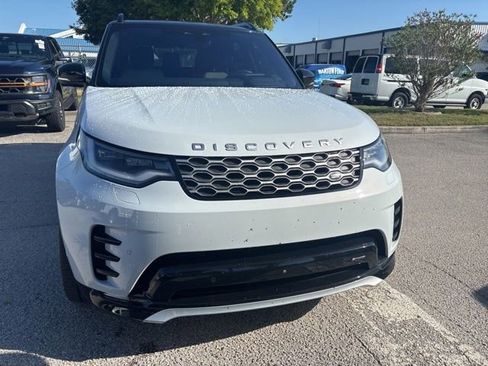 Used 2023 Land Rover Discovery Metropolitan Edition AWD/4WD image 2