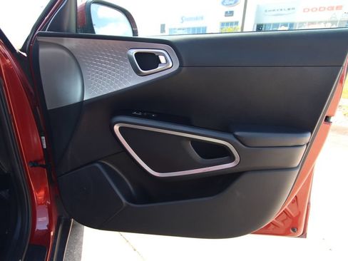Used 2023 Kia Soul LX FWD image 33