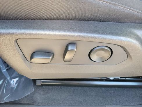Used 2025 Chevrolet Colorado W/T w/ WT Convenience Package II RWD image 15