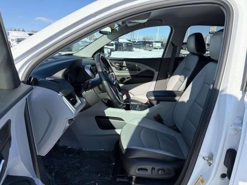 Used 2024 GMC Terrain SLT image 12