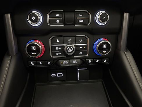 Used 2023 GMC Yukon SLT AWD/4WD image 25