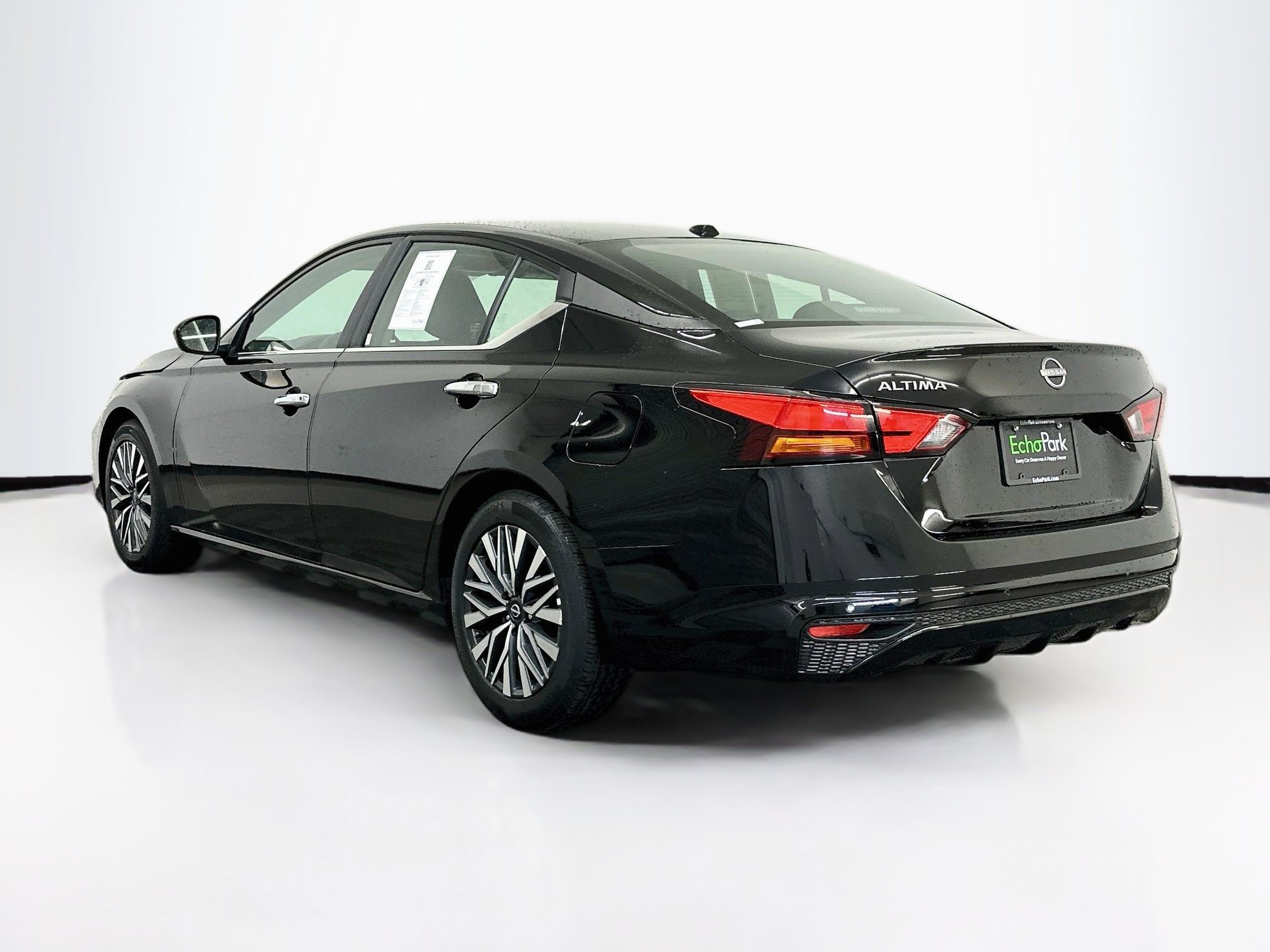 Used 2025 Nissan Altima 2.5 SV FWD image 5