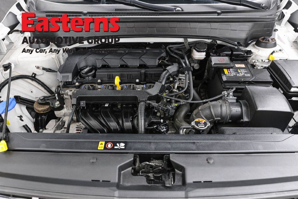 Used 2025 Hyundai Venue SEL FWD image 9