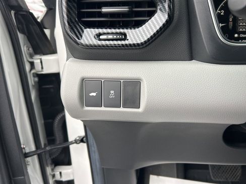 Used 2025 Honda Pilot Touring image 7