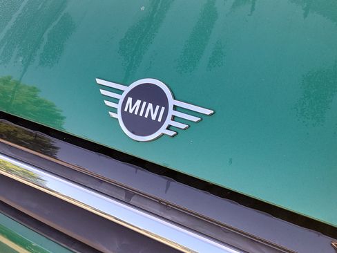 Used 2024 MINI Cooper 4-Door Hardtop FWD image 5