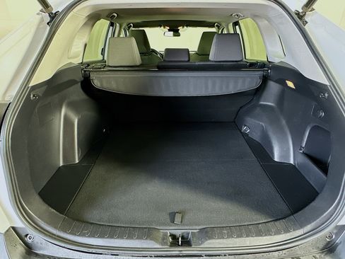 Used 2021 Toyota RAV4 XLE w/ Convenience Package FWD image 28