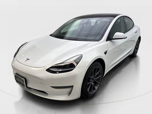 Used 2023 Tesla Model 3 Standard Range RWD image 2