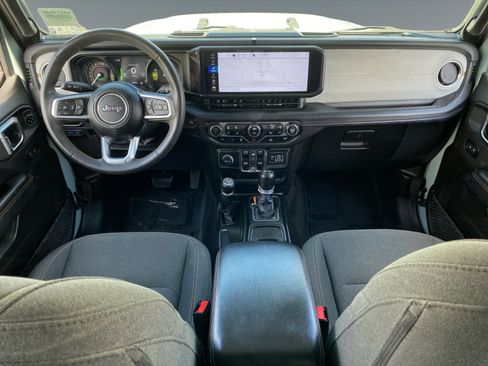 Used 2024 Jeep Wrangler Unlimited Sahara AWD/4WD image 10