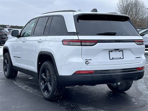 New 2025 Jeep Grand Cherokee Limited w/ Black Appearance Package image 9