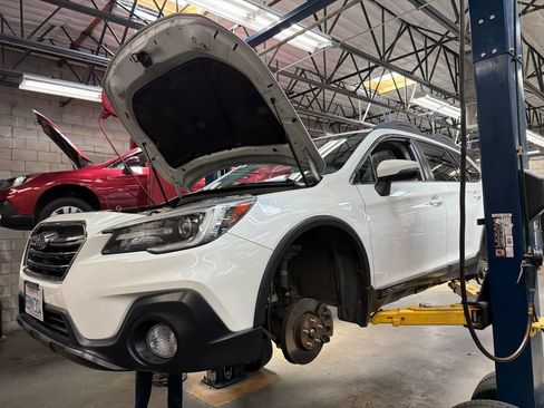 Used 2018 Subaru Outback 2.5i Limited AWD/4WD image 1