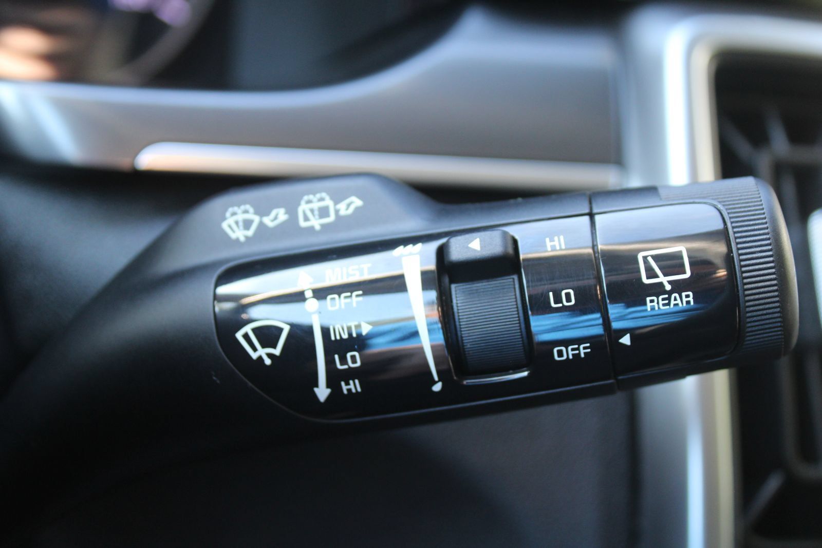 Certified 2023 Kia Sorento LX FWD image 31