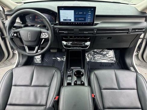 Used 2023 Lincoln Corsair Standard w/ Equipment Group 101A image 9