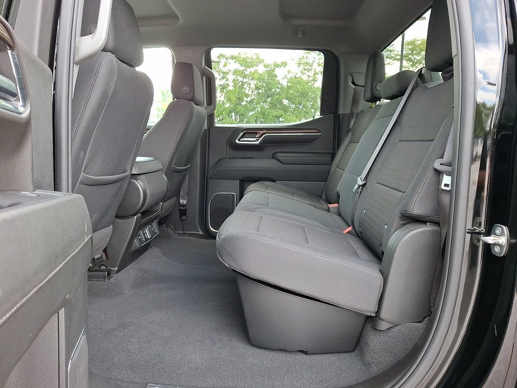 Used 2024 Chevrolet Silverado 1500 RST w/ Redline Edition AWD/4WD image 13