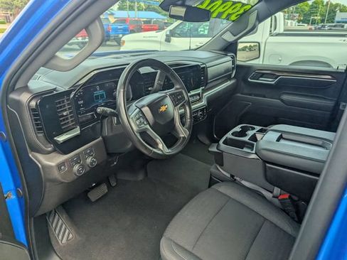 Used 2025 Chevrolet Silverado 1500 LT AWD/4WD image 13