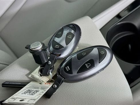 Used 2026 Hyundai Elantra Limited w/ Cargo Package image 19