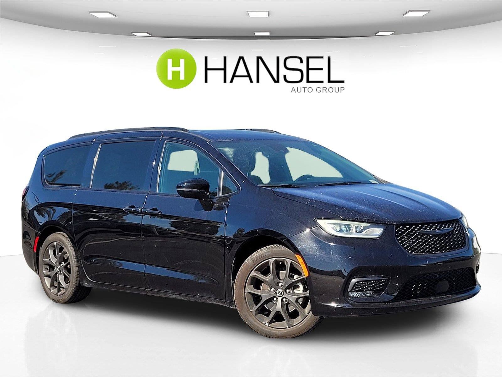 Used 2025 Chrysler Pacifica Limited FWD image 1
