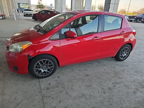 Used 2013 Toyota Yaris L image 2