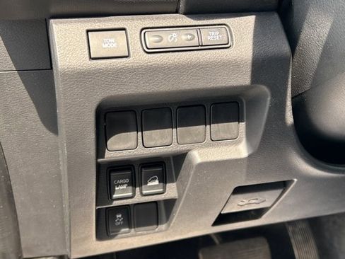 Used 2022 Nissan Frontier SV image 35