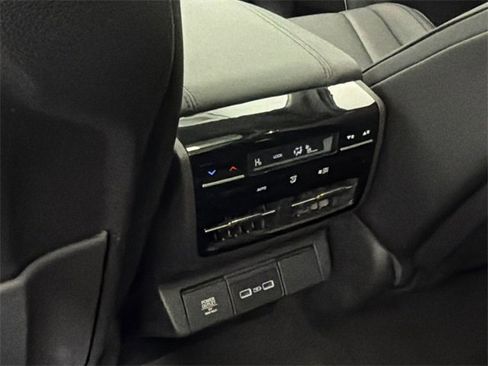 Used 2024 Acura MDX SH-AWD image 18