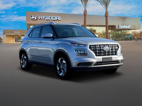 Used 2025 Hyundai Venue SEL image 11