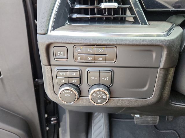 Used 2026 Chevrolet Tahoe Premier AWD/4WD image 27