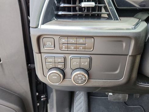 Used 2026 Chevrolet Tahoe Premier AWD/4WD image 27