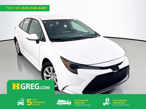 Used 2025 Toyota Corolla LE image 1