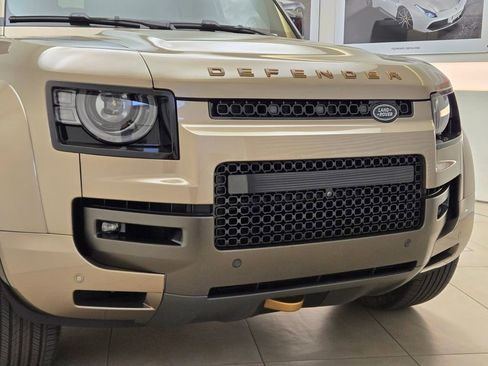 Used 2025 Land Rover Defender 110 AWD/4WD image 4