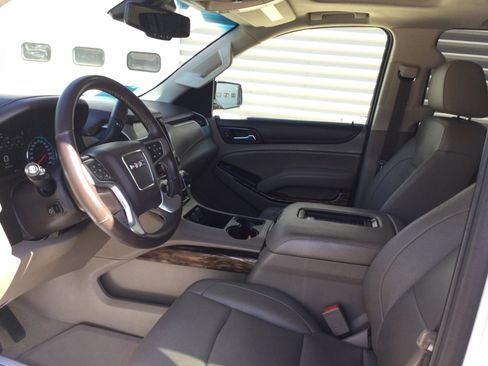 Used 2017 GMC Yukon XL SLT w/ Open Road Package AWD/4WD image 11